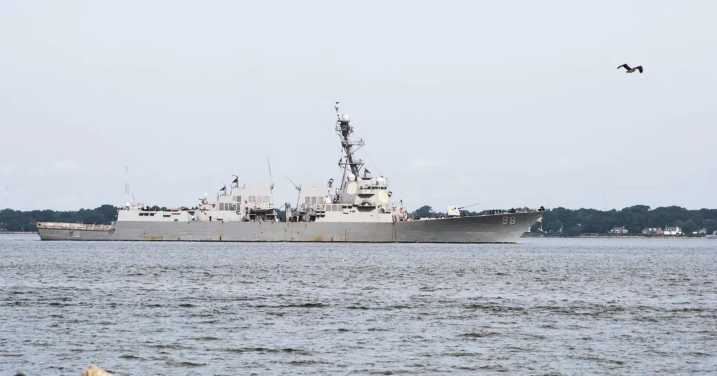 China Transforma Porta-Contêineres em Plataforma Militar Avançada e Gera Tensões Geopolíticas