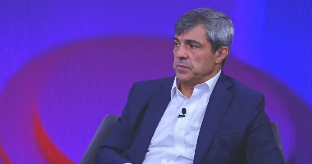 Desafios e Expectativas da Política Monetária nos EUA e Brasil: Análise de Roberto Padovani