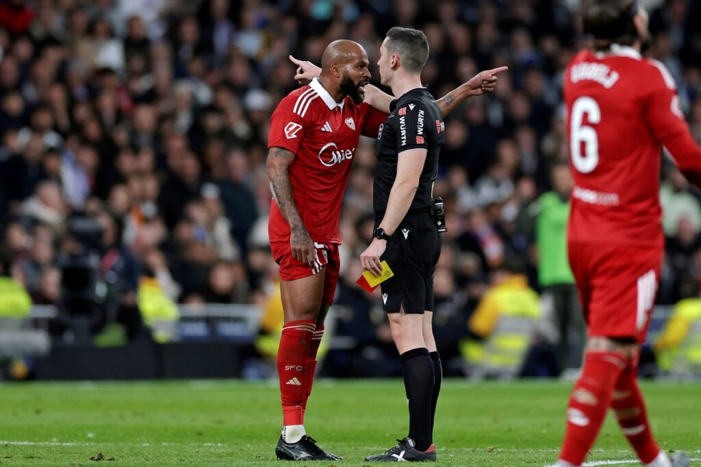 Marcão, do Sevilla, Suspenso por Seis Jogos Após Ofensas ao Árbitro
