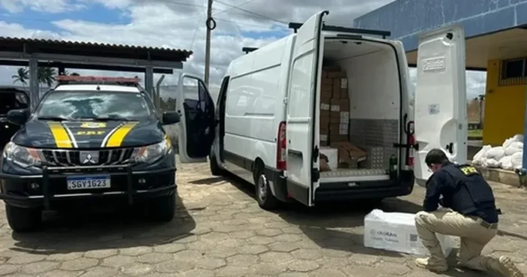 PRF Desmantela Esquema de Sonegação com Apreensão de 1,6 Tonelada de Pescados em São Sebastião