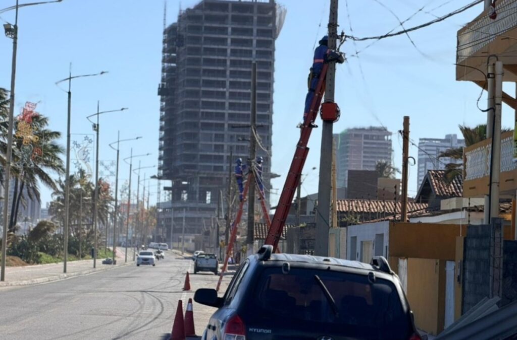 Retirada de Fios em Desuso: Ação da Prefeitura de Maceió Avança pela Orla de Cruz das Almas e Jacarecica Retirada de Fios em Desuso: Ação da Prefeitura de Maceió Avança pela Orla de Cruz das Almas e Jacare