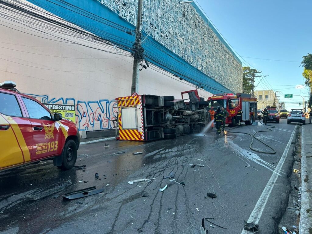 Três Bombeiros Feridos em Acidente com Viatura em Maceió