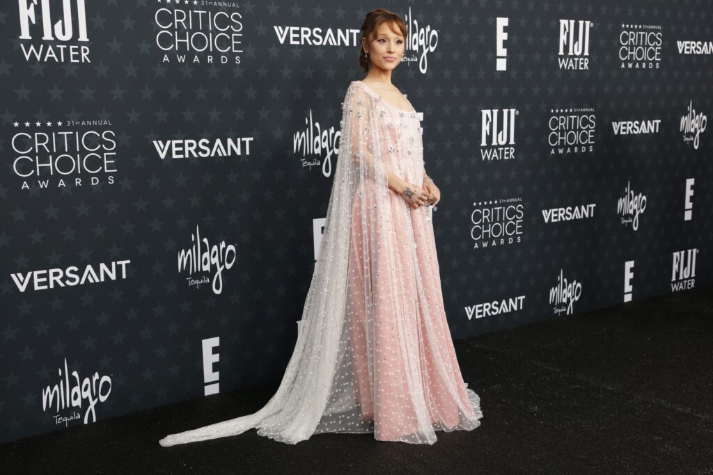 Ariana Grande Brilha Morena no Critics Choice Awards 2026 com Look Inspirado em Glinda Ariana Grande Brilha Morena no Critics Choice Awards 2026 com Look Inspirado em Glinda