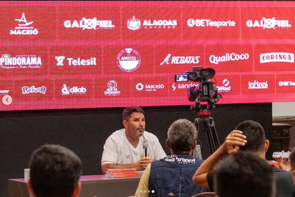 Barroca Lança Livro Sobre a Vida de um Treinador em Maceió