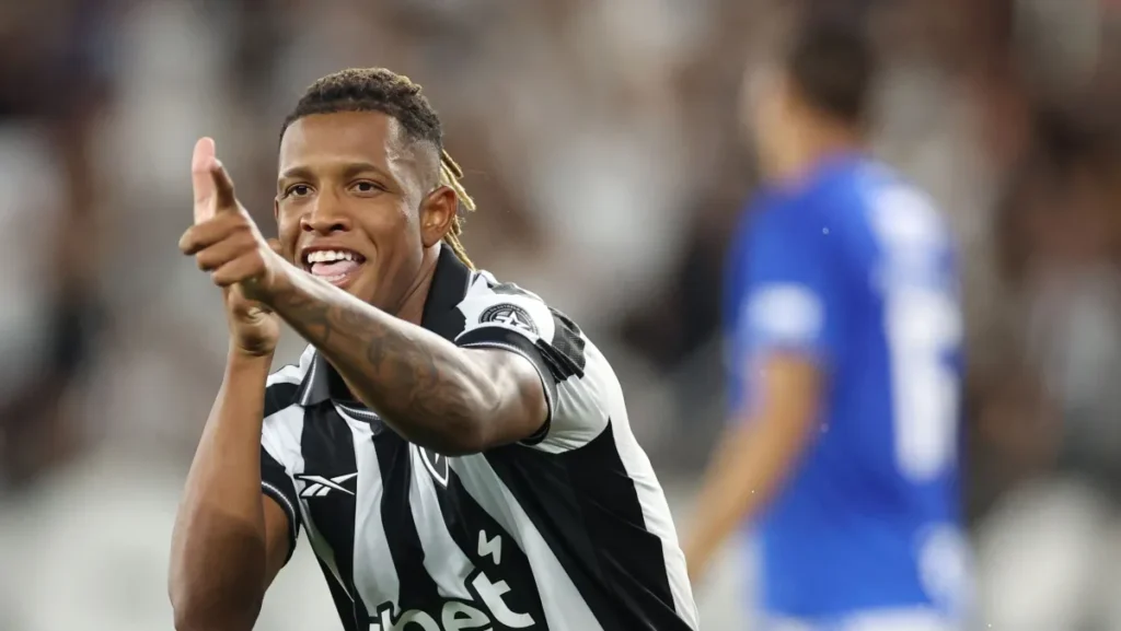 Botafogo Brilha e Goleia Cruzeiro por 4 a 0 no Campeonato Brasileiro Botafogo Brilha e Goleia Cruzeiro por 4 a 0 no Campeonato Brasileiro