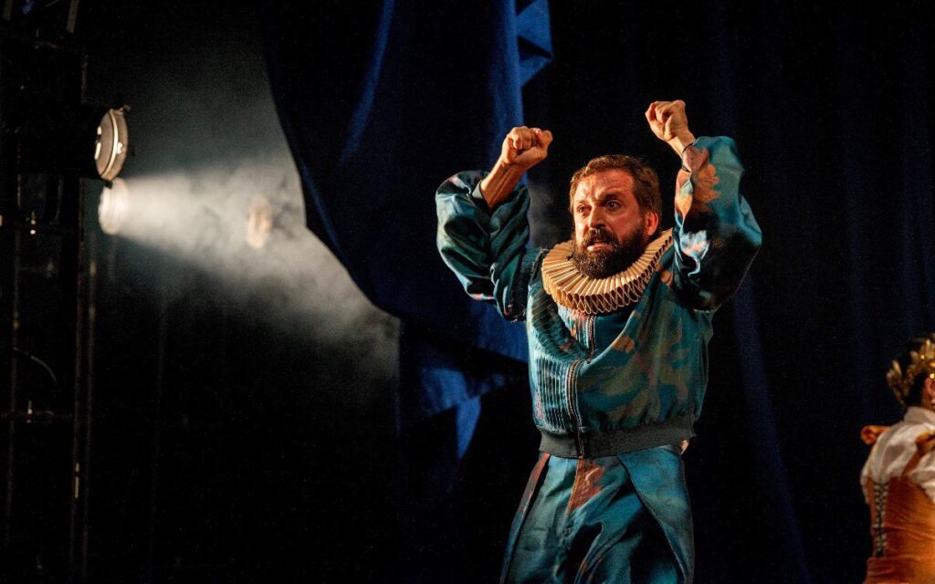 Céu da Língua: A Poesia na Comédia de Gregório Duvivier