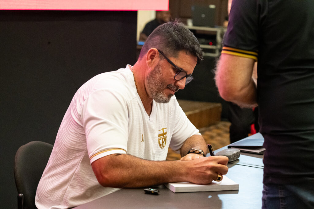 Eduardo Barroca Lança Livro em Maceió e Fala Sobre Desafios do CRB em 2026 Eduardo Barroca Lança Livro em Maceió e Fala Sobre Desafios do CRB em 2026