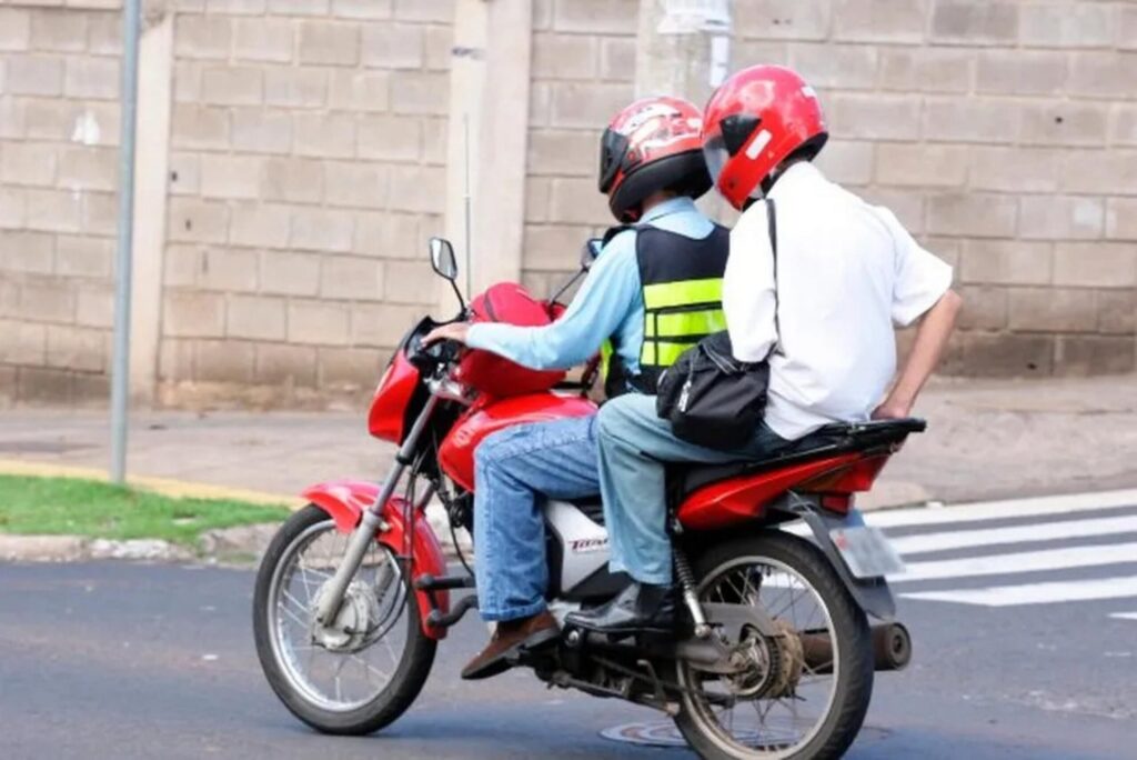 Mototaxistas e Motofretistas em Alagoas Economizam R$ 530 com Nova Lei Mototaxistas e Motofretistas em Alagoas Economizam R$ 530 com Nova Lei