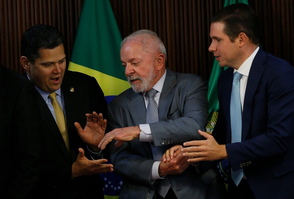 Motta e Alcolumbre se preparam para derrubar veto de Lula ao projeto da dosimetria