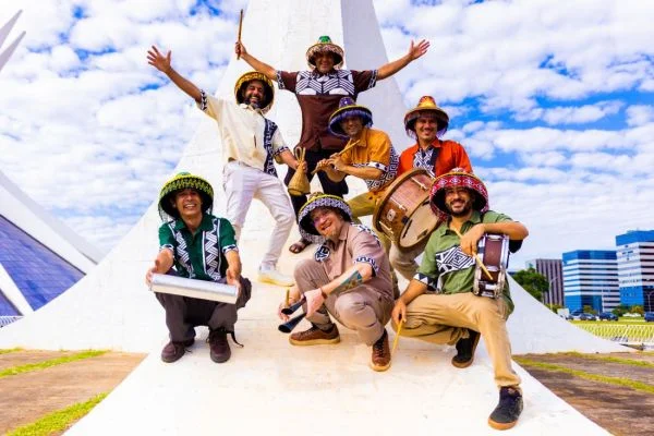 Pé de Cerrado Celebra 25 Anos em Caravana Cultural pelo Brasil Pé de Cerrado Celebra 25 Anos em Caravana Cultural pelo Brasil