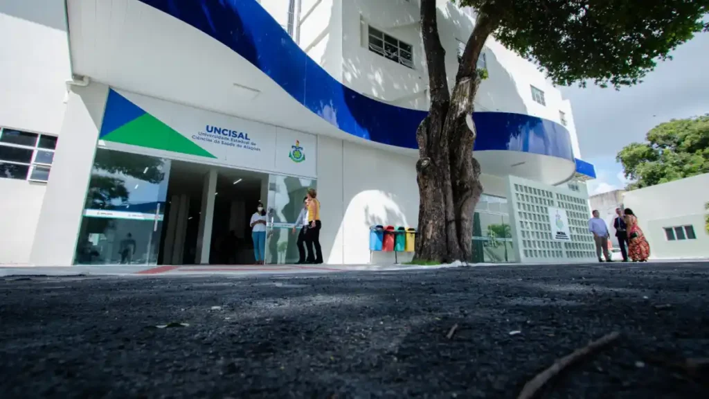 Professora da Uncisal Pede Exoneração e Enfrenta Devolução de R$ 111 Mil ao Estado