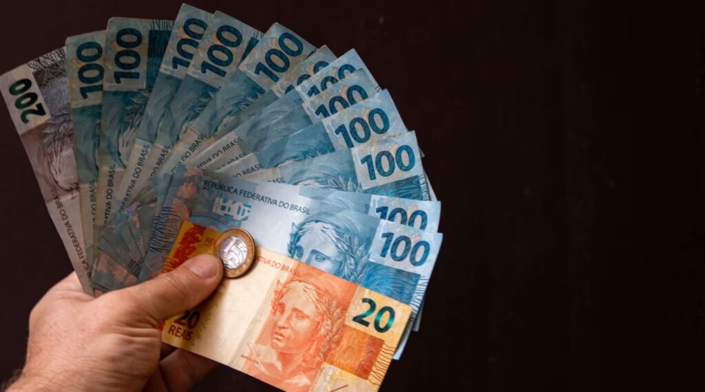 Salário Mínimo Aumenta para R$ 1.621 a Partir de Hoje; Entenda as Mudanças Salário Mínimo Aumenta para R$ 1.621 a Partir de Hoje; Entenda as Mudanças