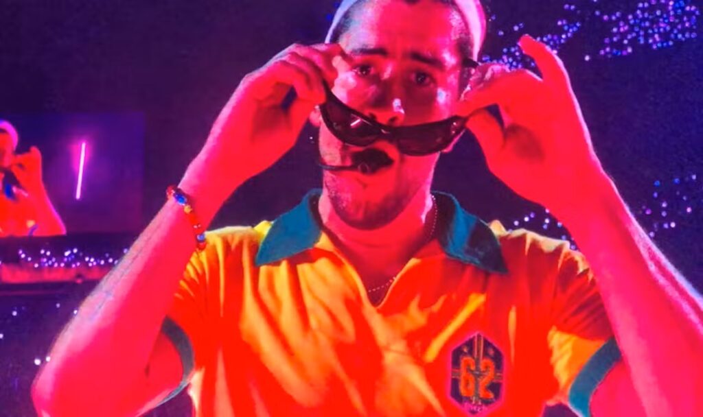 Bad Bunny Encanta em sua Estreia no Brasil com Show Nostálgico e Camisa da Seleção Bad Bunny Encanta em sua Estreia no Brasil com Show Nostálgico e Camisa da Seleção