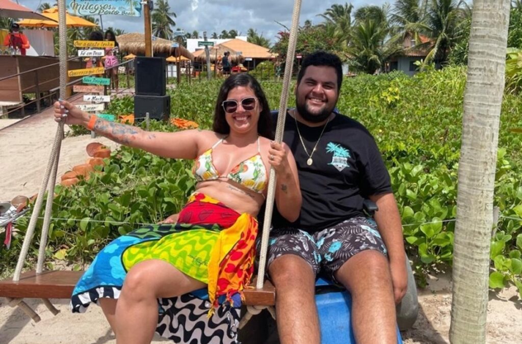 Casal de Brasília Transforma Férias em Experiência Inesquecível com Praia Acessível