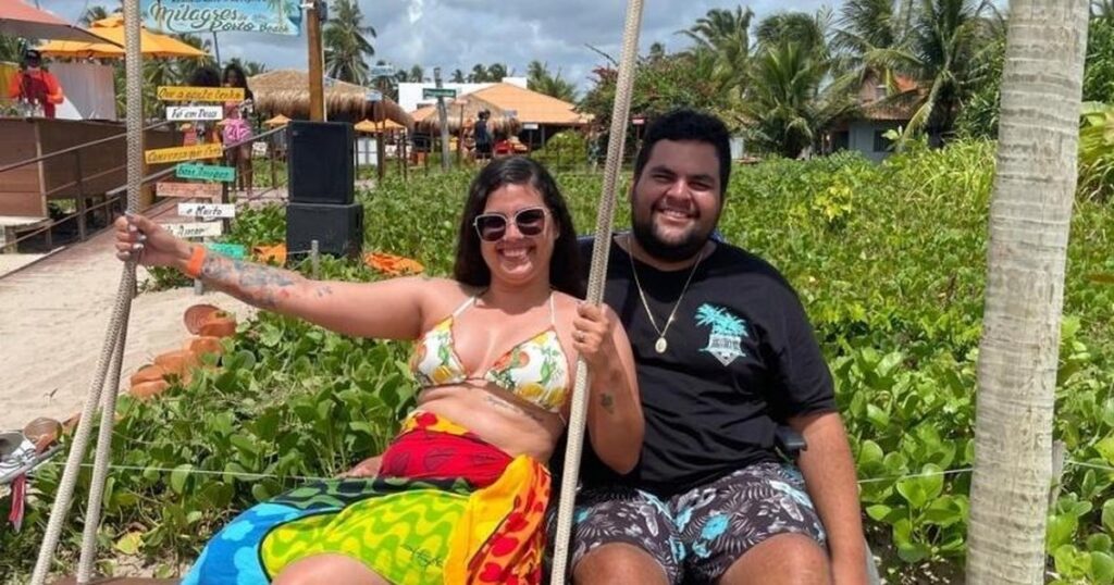 Casal de Brasília Transformando Férias em Experiência Inesquecível com Praia Acessível