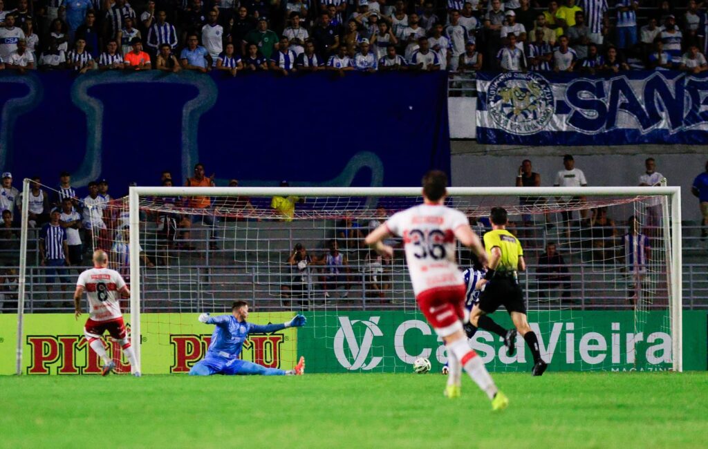 CRB garante vitória no clássico com gol de Chrystopher; confira o lance