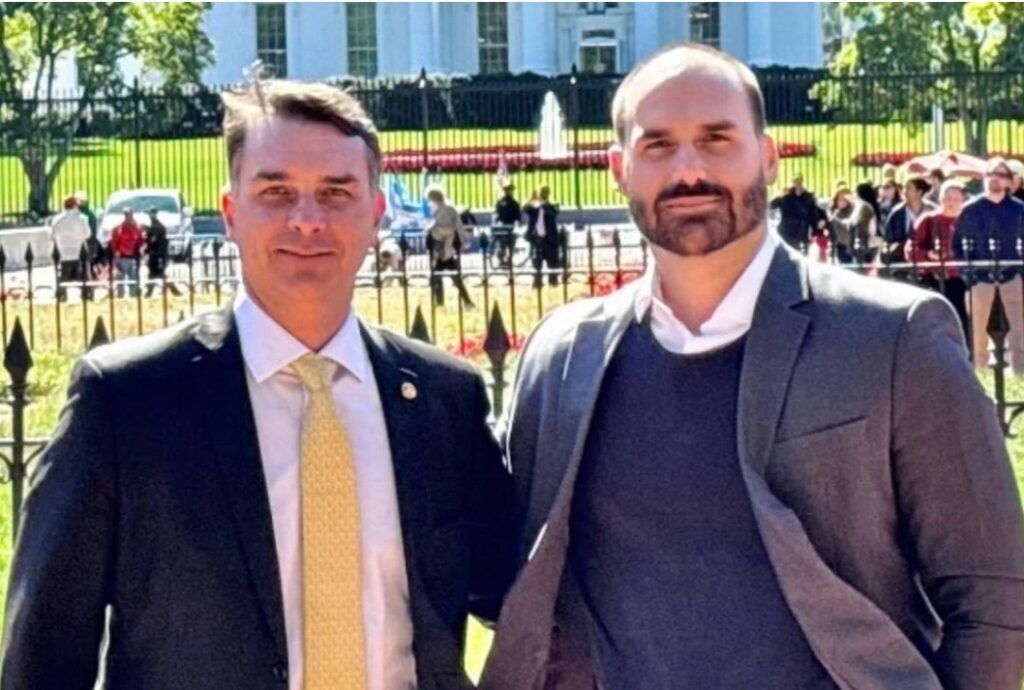 Eduardo Bolsonaro Cobra Engajamento da Direita: 'Omissão Deliberada' em Meio à Pré-Candidatura