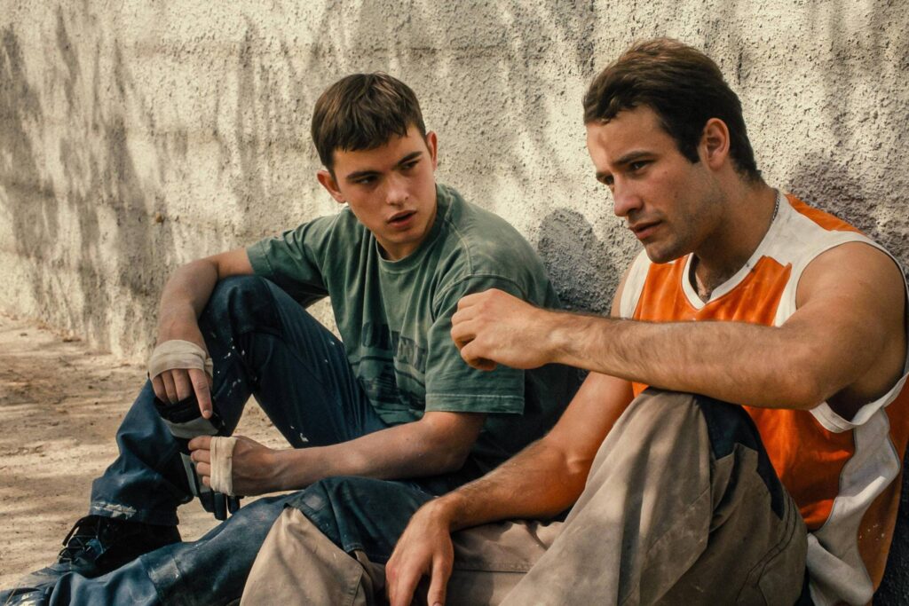 ‘Enzo’: Reflexões sobre Adolescência, Política e Autodescoberta