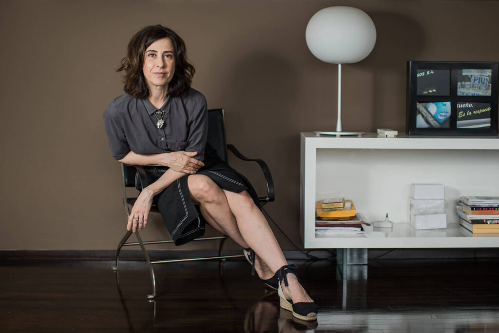 Fernanda Torres: A Política Brasileira como um ‘Telecatch’ de Espectáculo Fernanda Torres: A Política Brasileira como um 'Telecatch' de Espectáculo