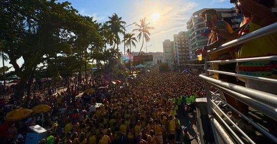 Folia e Tradição: Bloco Caveira Arrasta Multidão em Maceió Folia e Tradição: Bloco Caveira Arrasta Multidão em Maceió