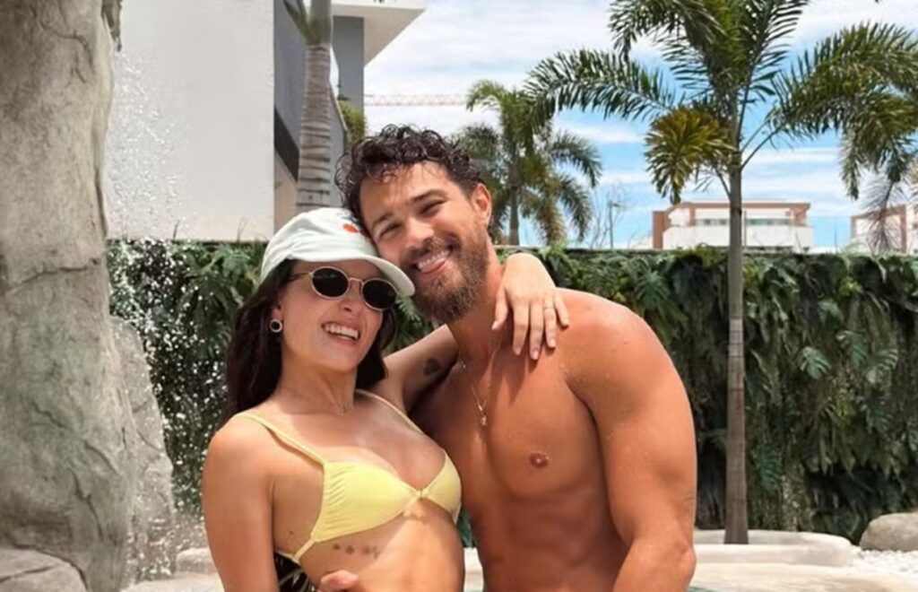 Larissa Manoela e André Luiz Frambach: um domingo de piscina e planos para a família Larissa Manoela e André Luiz Frambach: um domingo de piscina e planos para a família