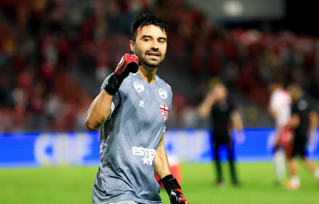 Matheus Albino, Goleiro do CRB, Recebe Prêmio Melhores do Ano em Alagoas