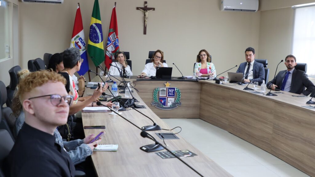 MPF e Governo de Alagoas: Reunião para Fortalecer Políticas de Saúde para Pessoas com Albinismo MPF e Governo de Alagoas: Reunião para Fortalecer Políticas de Saúde para Pessoas com Albinismo