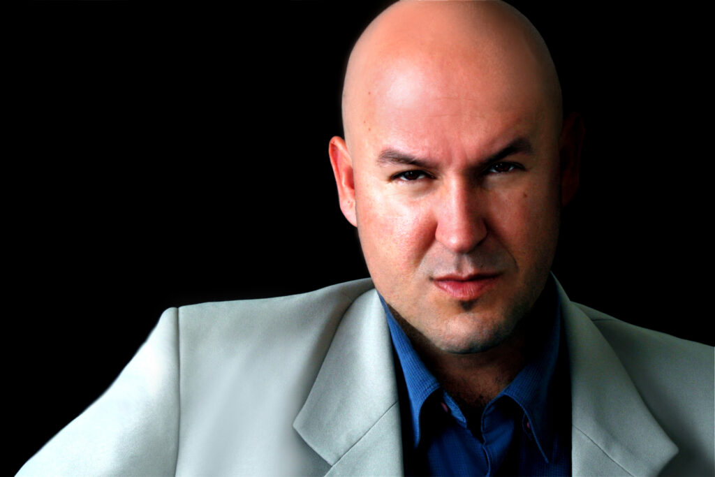 Roda de Conversa e Visita Guiada com Tchello d’Barros na Exposição 'Convergências'