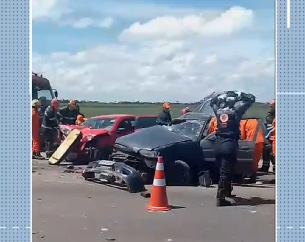 Acidente entre veículos deixa cinco feridos no Benedito Bentes, Maceió