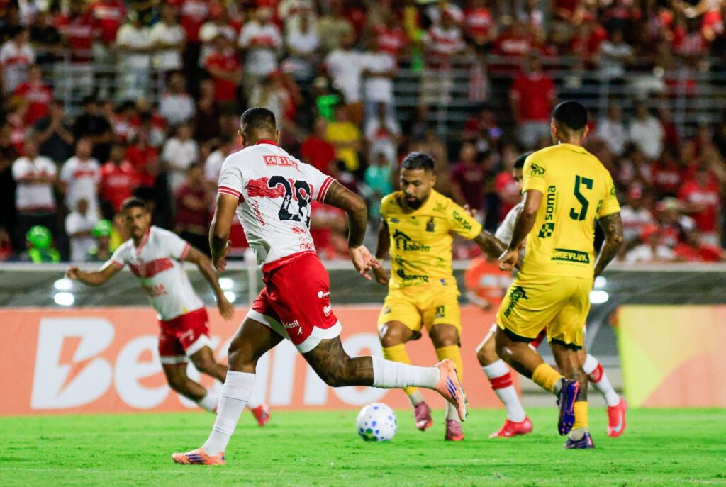 CRB e Figueirense se enfrentam em duelo decisivo pela Copa do Brasil