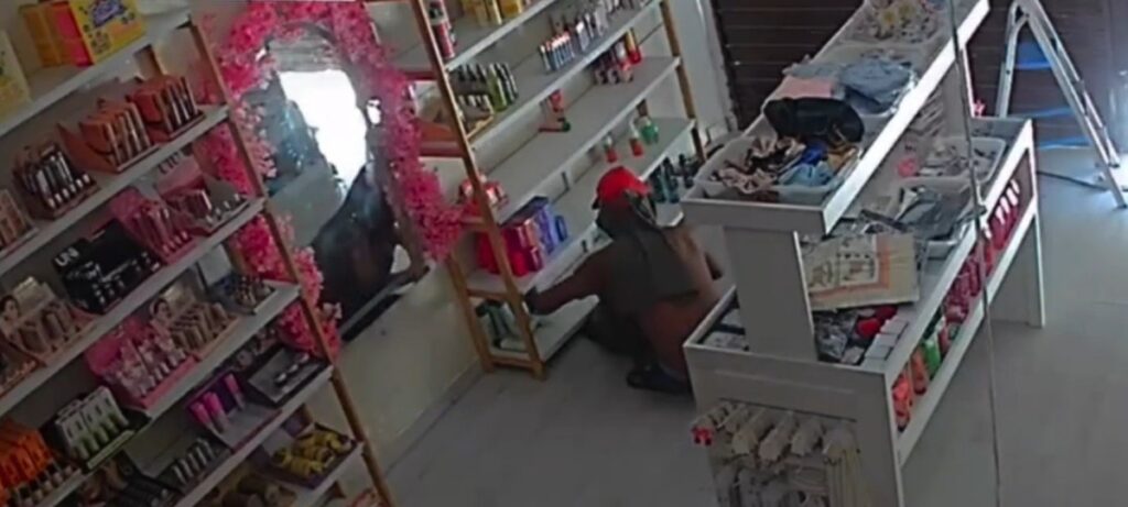 Criminoso Invasor: Loja em Pajuçara Sofre Dois Furtos em um Único Dia