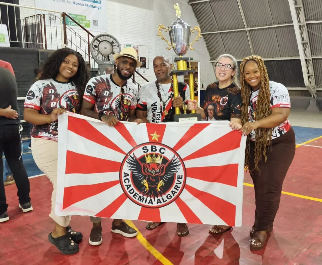 Escola de Samba Algarve Brilha e Conquista o Carnaval de Alvorada 2026