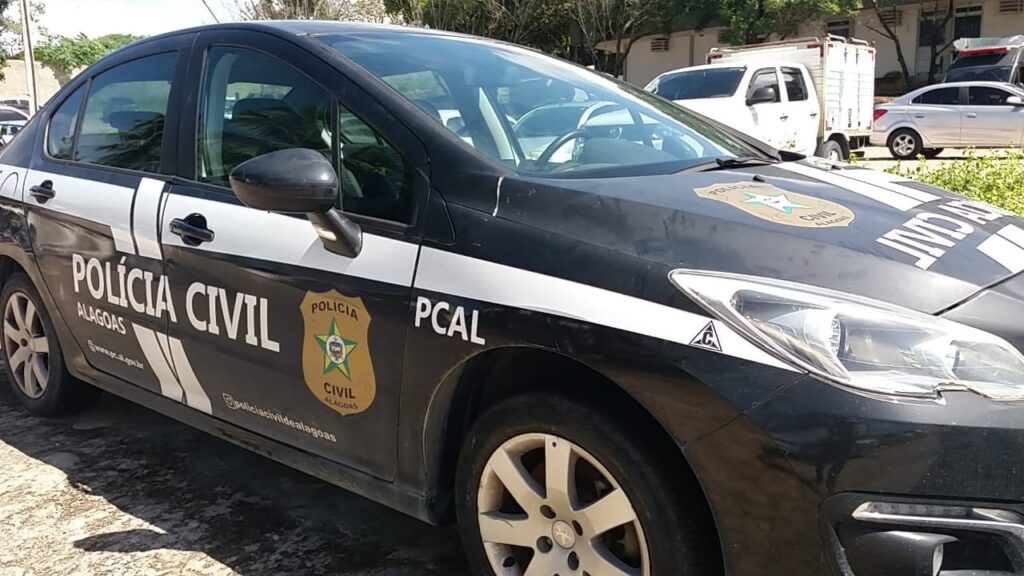 Jovem é fatalmente atingido na cabeça dentro de carro na praia da Sereia, em Maceió