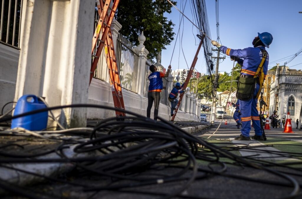 Maceió Avança com Projeto Poste Limpo: 64 km de Rede Organizada Maceió Avança com Projeto Poste Limpo: 64 km de Rede Organizada