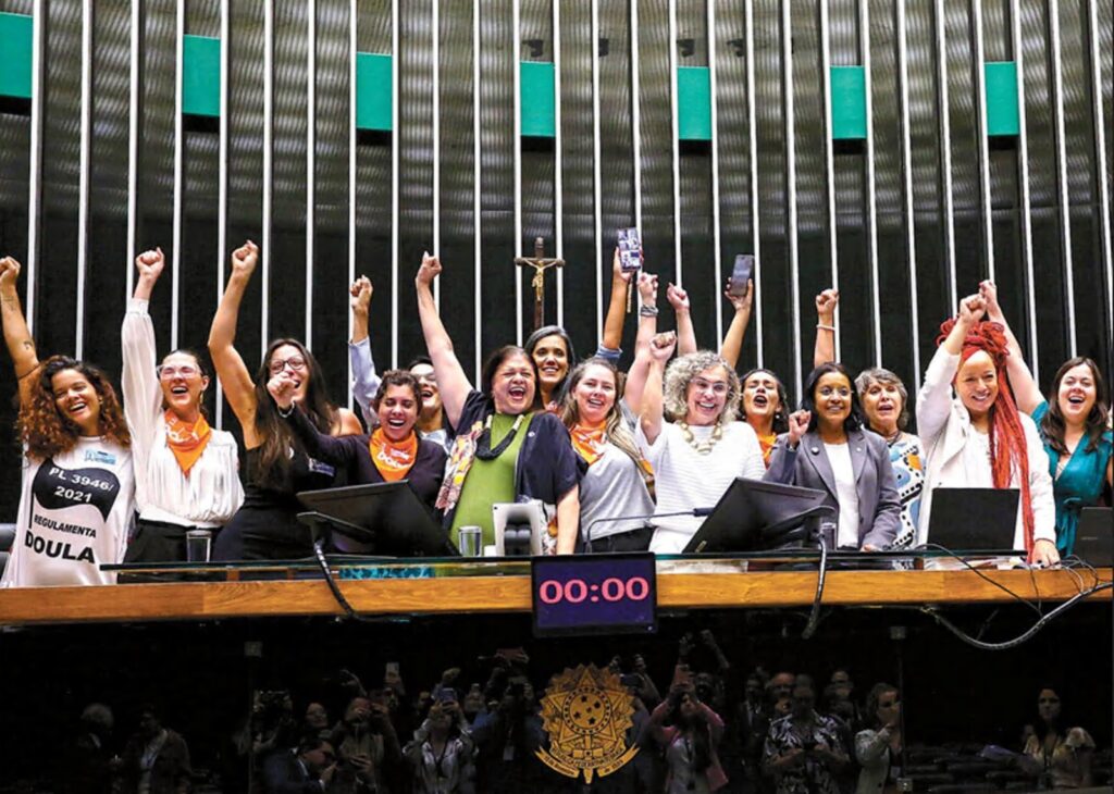 Pacote de Projetos para Mulheres na Câmara Enfrenta Desafios em Temas Sensíveis Pacote de Projetos para Mulheres na Câmara Enfrenta Desafios em Temas Sensíveis