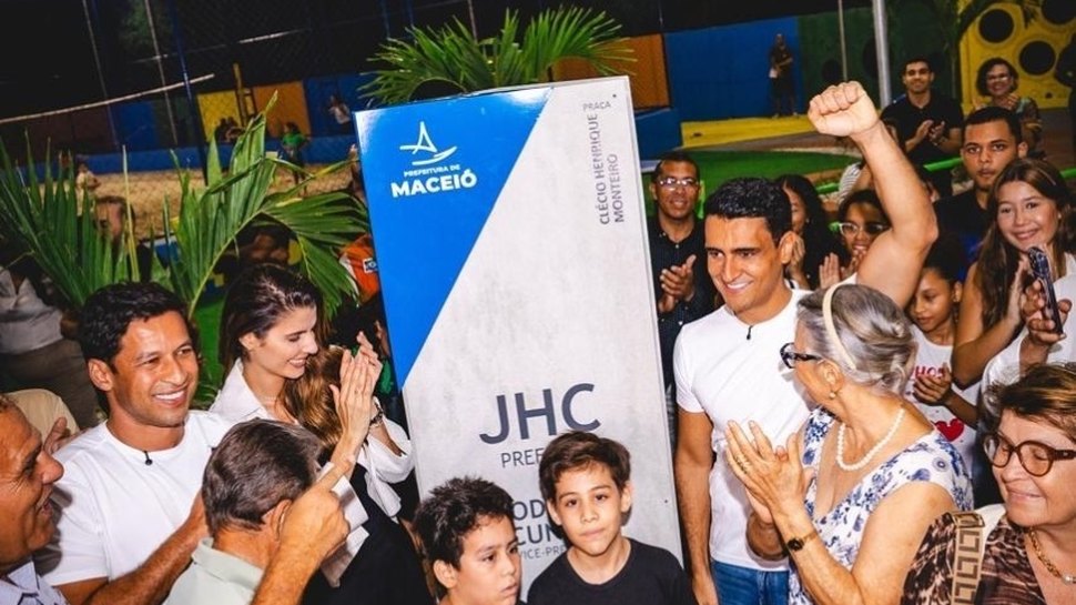 Praça Clécio Henrique Monteiro é Inaugurada em Maceió com Foco em Convivência Social Praça Clécio Henrique Monteiro é Inaugurada em Maceió com Foco em Convivência Social