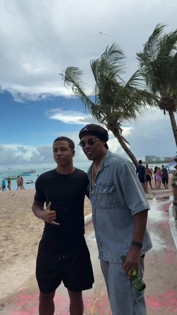 Ronaldinho Gaúcho em Maceió? Sósia Confunde a Todos na Orla