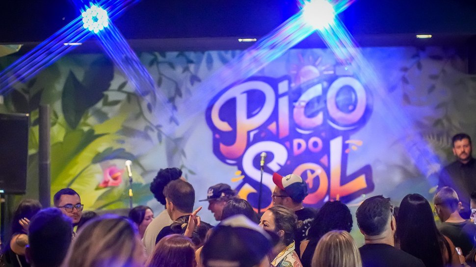 Zeider Pires, Vocalista da Planta & Raiz, Agita Curitiba com Show Imperdível Zeider Pires, Vocalista da Planta & Raiz, Agita Curitiba com Show Imperdível