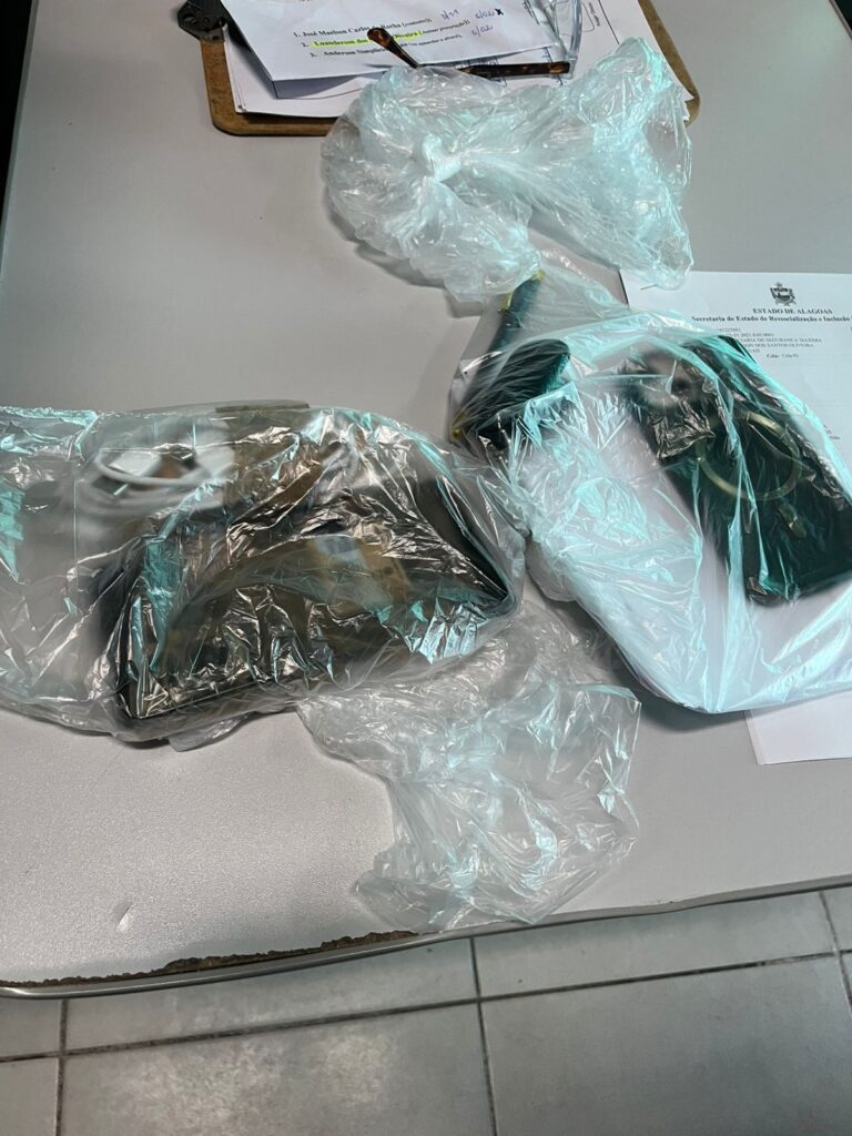 Advogado Detido por Tentativa de Entregar Celular a Detento em Maceió Advogado Detido por Tentativa de Entregar Celular a Detento em Maceió