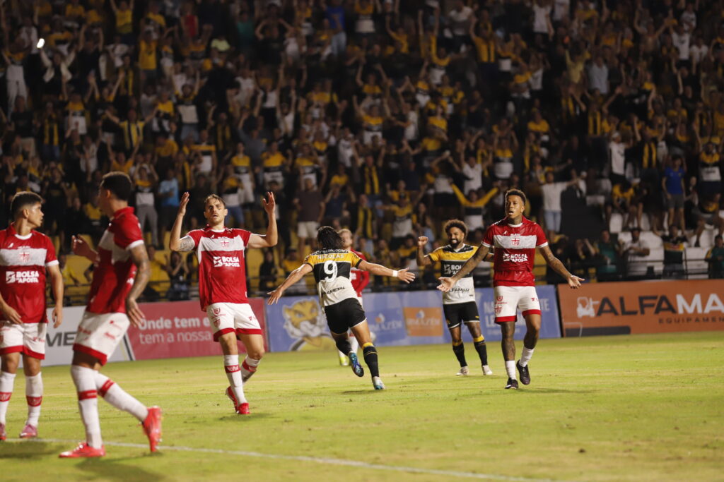 CRB Enfrenta Derrota Diante do Criciúma e estende Série Sem Vitórias para 11 Jogos