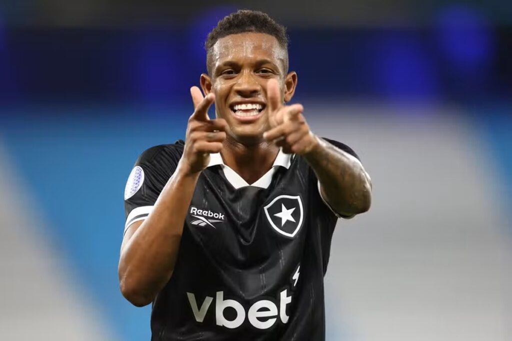 Danilo em Alta: Três Clubes na Corrida pela Contratação do Volante do Botafogo