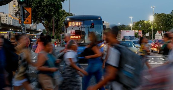 Educação das Mulheres em Alagoas Cresce, Mas A Disparidade Salarial Persiste Educação das Mulheres em Alagoas Cresce, Mas A Disparidade Salarial Persiste