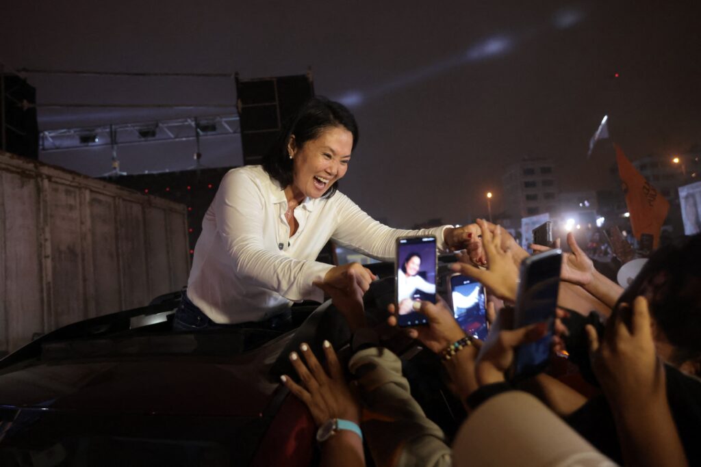 Eleições no Peru: Keiko Fujimori Lidera em Cenário de Crise Política e Aumento da Violência