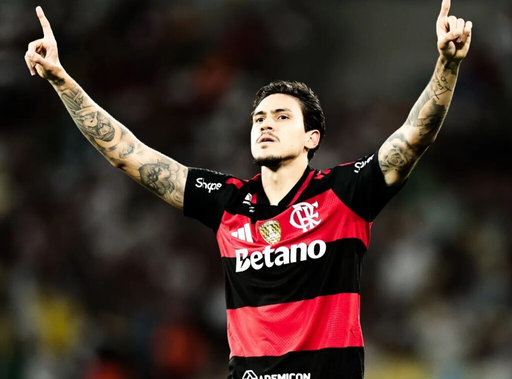 Flamengo Vence Fluminense em Clássico e Assume a 2ª Posição no Brasileirão Flamengo Vence Fluminense em Clássico e Assume a 2ª Posição no Brasileirão