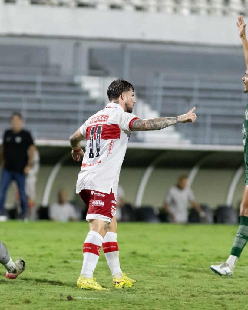 Guilherme Pato brilha e marca terceiro gol do CRB contra o Sousa