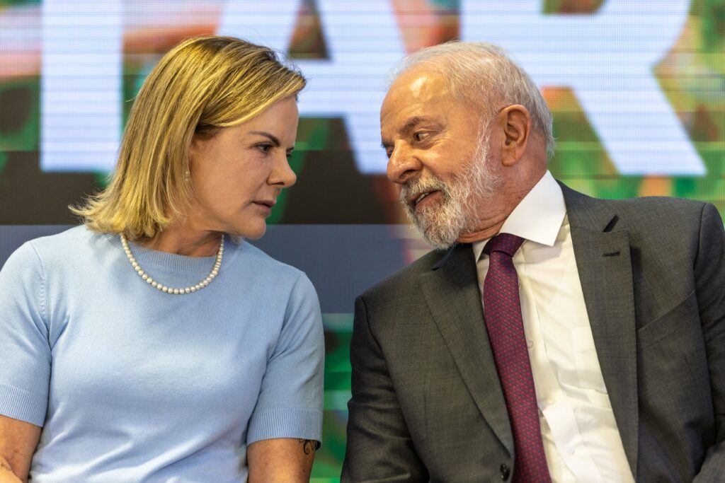 Indefinição na Sucessão de Gleisi Hoffmann e Pressão pela Aprovação de Messias no STF