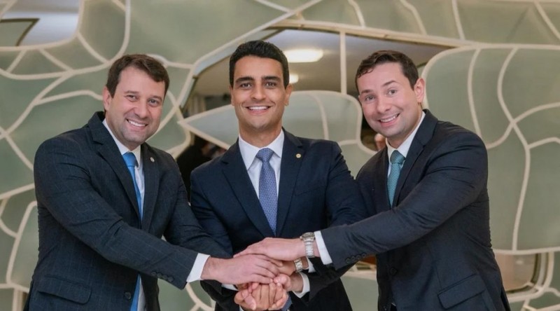 JHC Ganha Apoio Estratégico da Família Barbosa em sua Pré-Candidatura ao Governo de Alagoas JHC Ganha Apoio Estratégico da Família Barbosa em sua Pré-Candidatura ao Governo de Alagoas