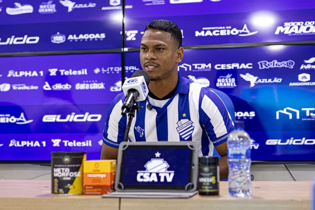 Lucas Silva fala sobre lesões que impactaram sua carreira ao se apresentar no CSA