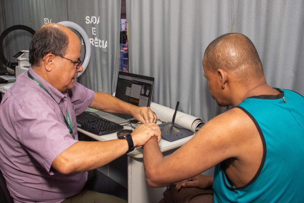 Ônibus do TRE-AL Oferece Atendimento a Pessoas em Situação de Rua em Maceió