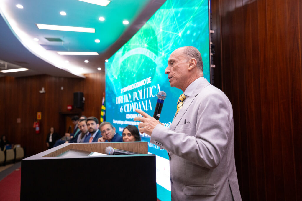 Presidente Veiga Braga Inaugura 1º Simpósio Goiano de Direito e Política Presidente Veiga Braga Inaugura 1º Simpósio Goiano de Direito e Política